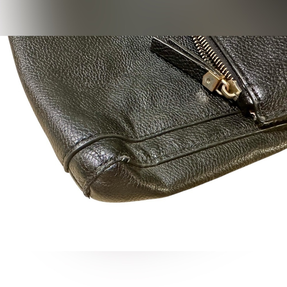 Liz Claiborne Faux Leather Pebbled Crossbody - Picture 4 of 10